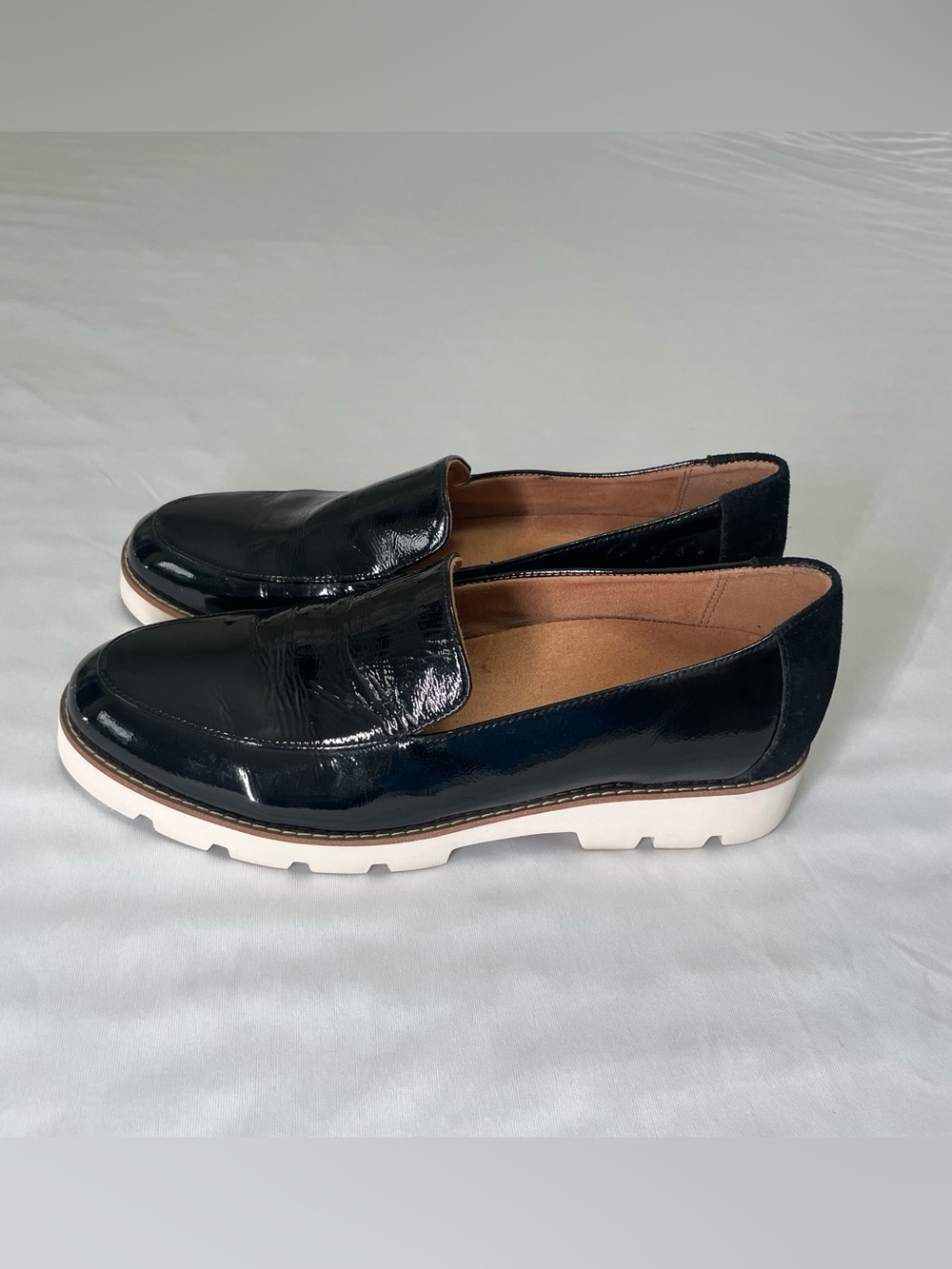 Vionic Kensley Black Crinkle Patent Leather Lug Sole Orthotic Loafers Women Sz 8